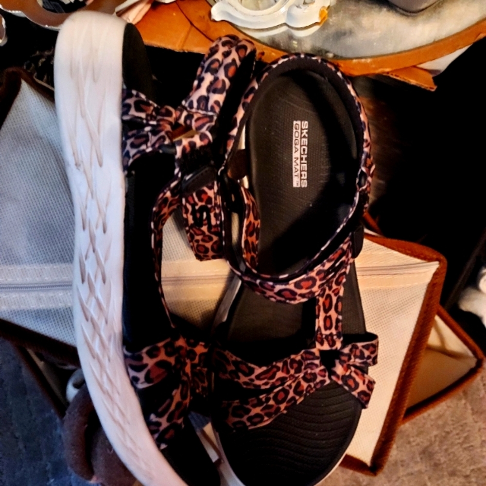 Skechers